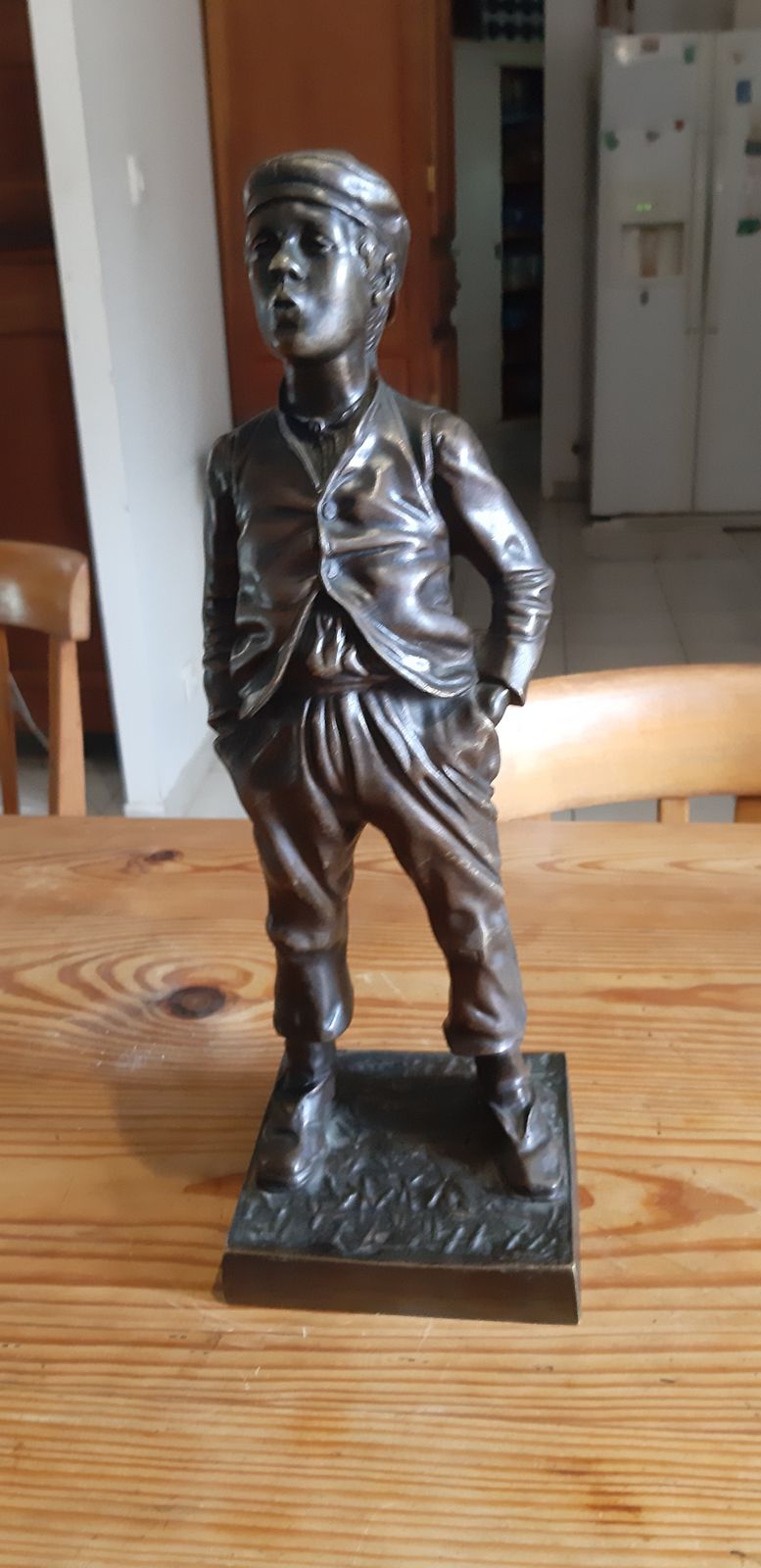 photo furniture Bronze The Whistler With Hands In The Pockets