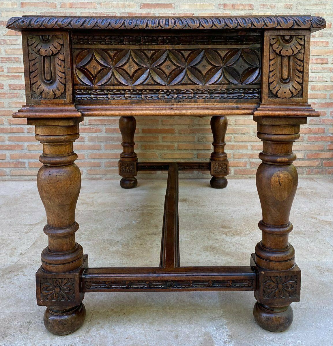 photo vinterior 19th Century Spanish Walnut Desk With Two Drawers & Strong Legs, 1890s