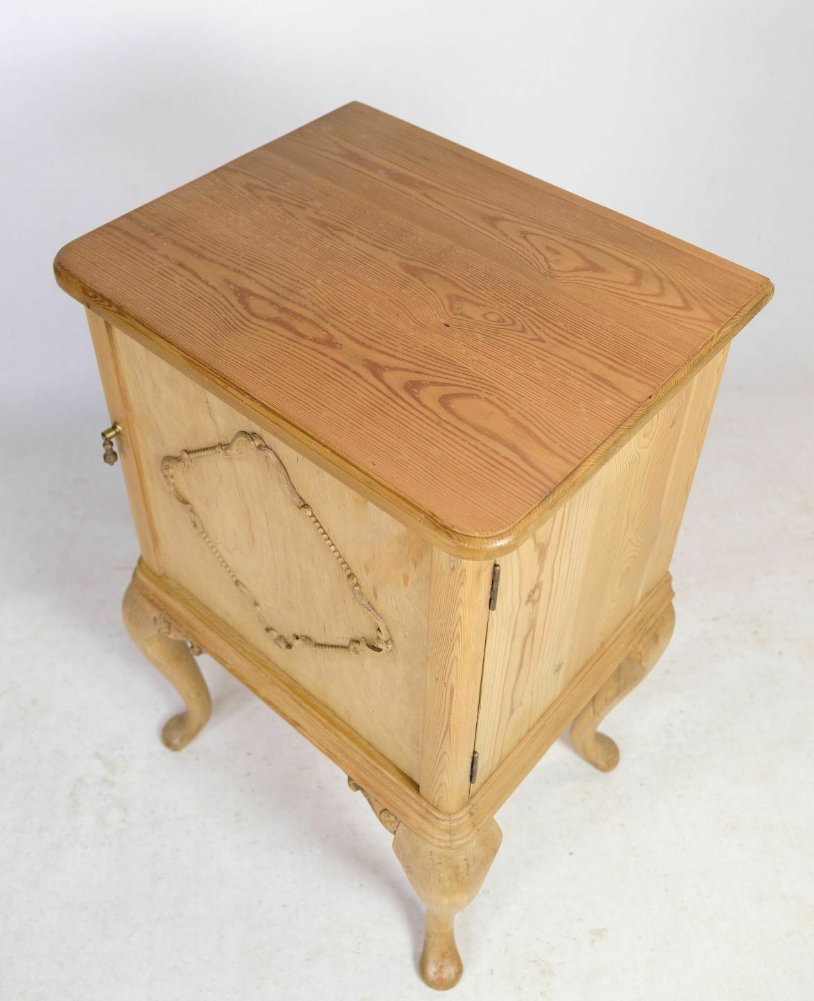 Nightstand In Pine From 1920s photo vinterior