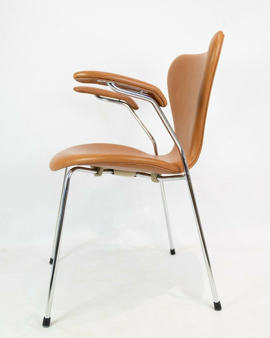 Seven Chair Model 3207 With Armrests & Cognac Leather By Arne Jacobsen & Fritz Hansen photo 745.0