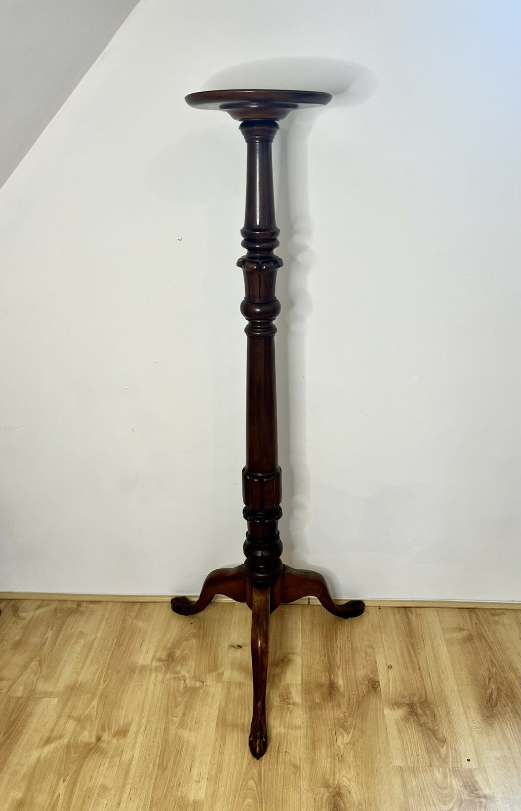 Victorian Quality Carved Mahogany Torchere photo vinterior