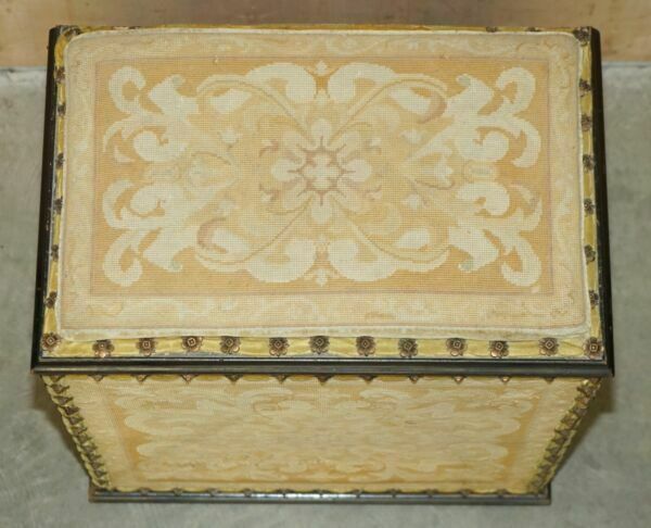 photo vinterior Antique French Circa 1880 Original Embroidered Upholstery Floral Linen Trunk