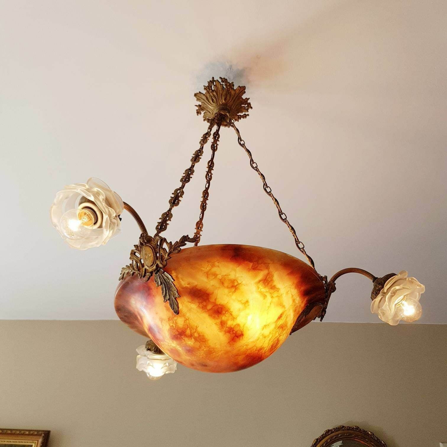 Franse Kroonluchter Met Satijnen Vianne Lampenkappen photo furniture