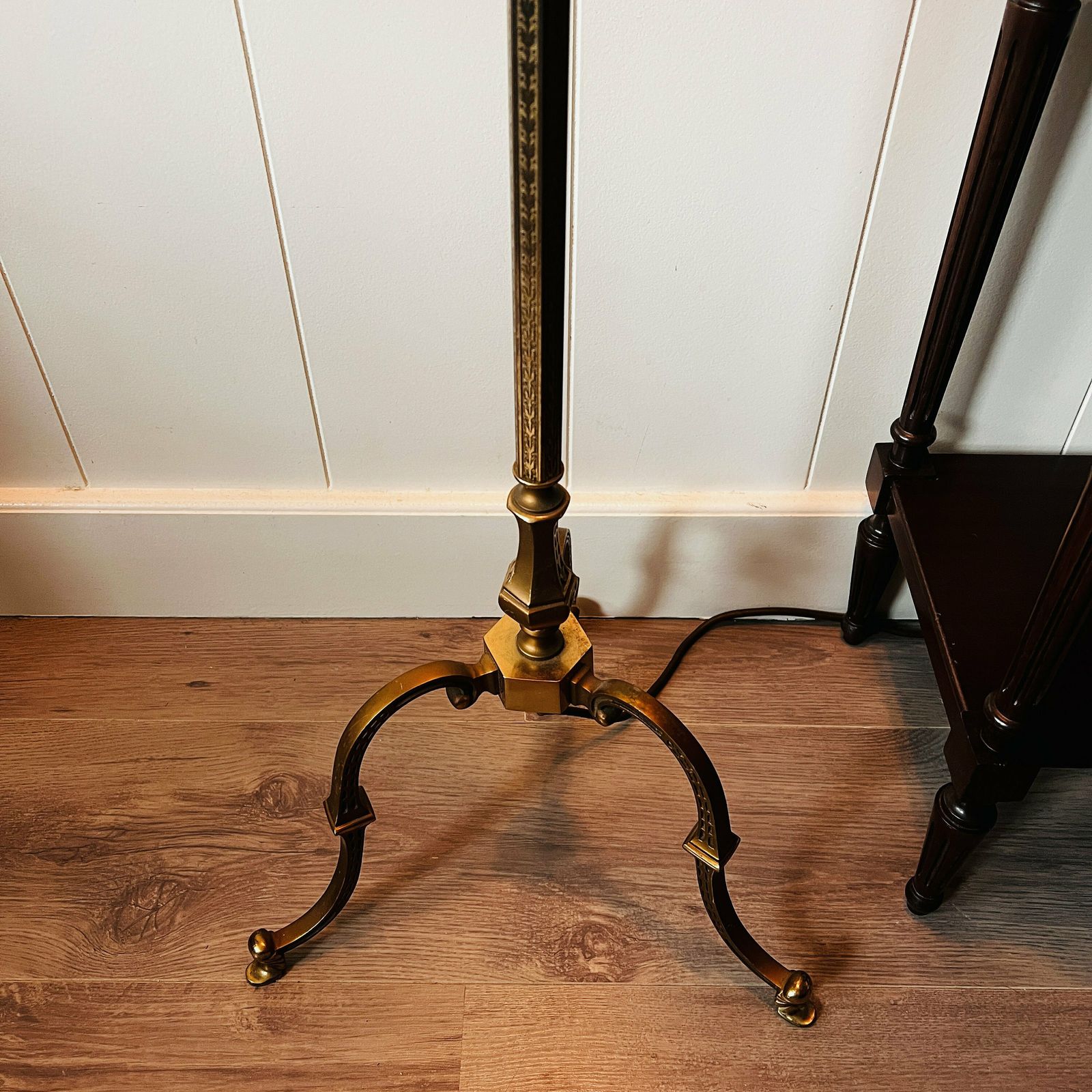 Elegant Floor Lamp, Aestetique Stand Lamp Made Of Bronze/Brass With 2 Lights And A Big Lampshade photo vinterior
