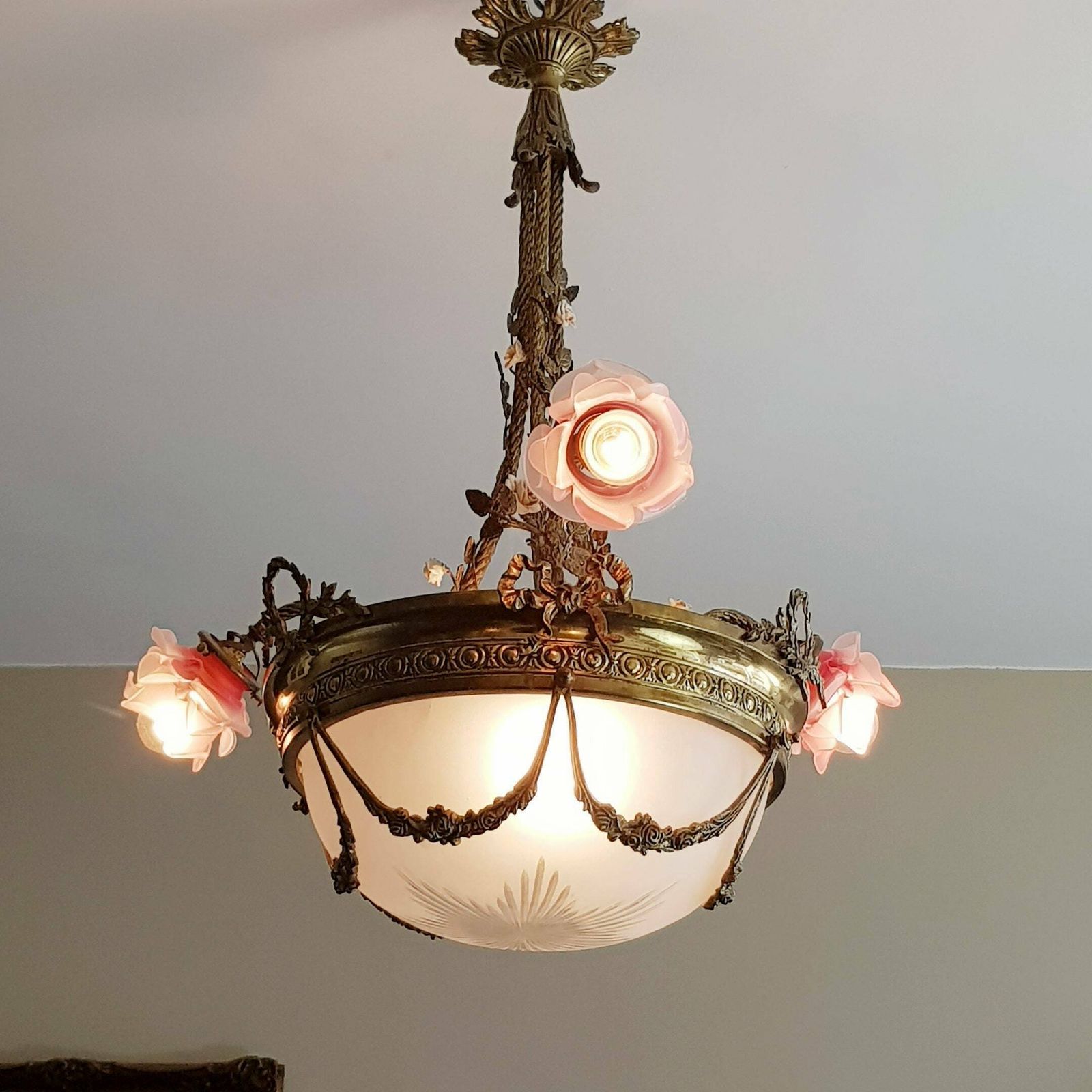 Oude Franse Kroonluchter, Hanglamp, Art Deco Stijl, Vianne Matroze Glazen Kappen