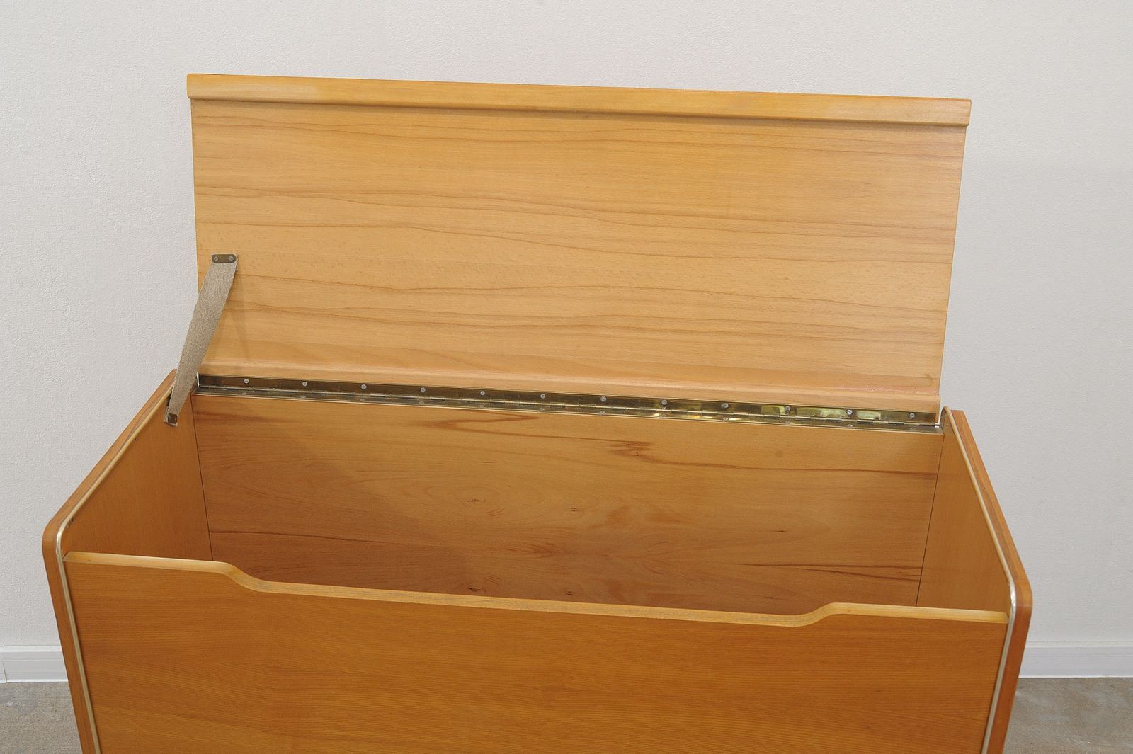 photo furniture Mid Century Dresser By Nepožitek & Landsman For Jitona, 1970´S
