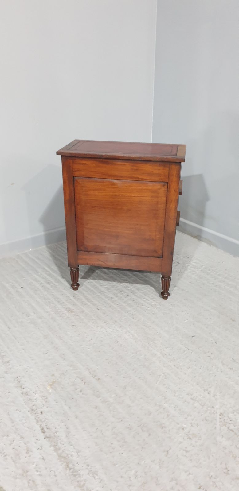 Large Mahogany Night Stand, 1900s photo vinterior