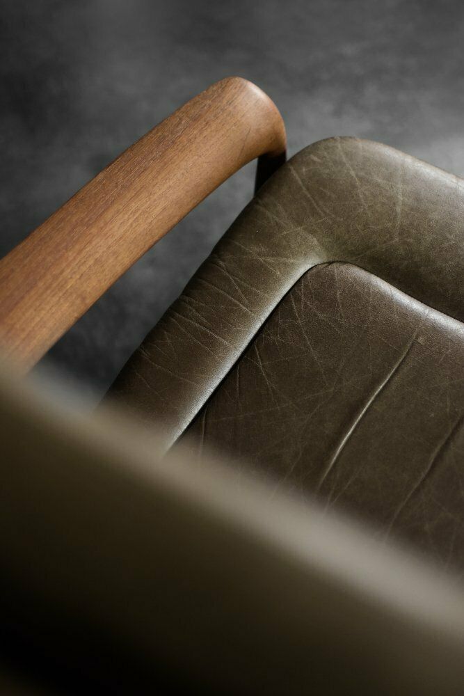 photo vintage Mid Century Danish Modern Teak Wood & Brown Leather High Armchair With Reclining Backrest, 1960s