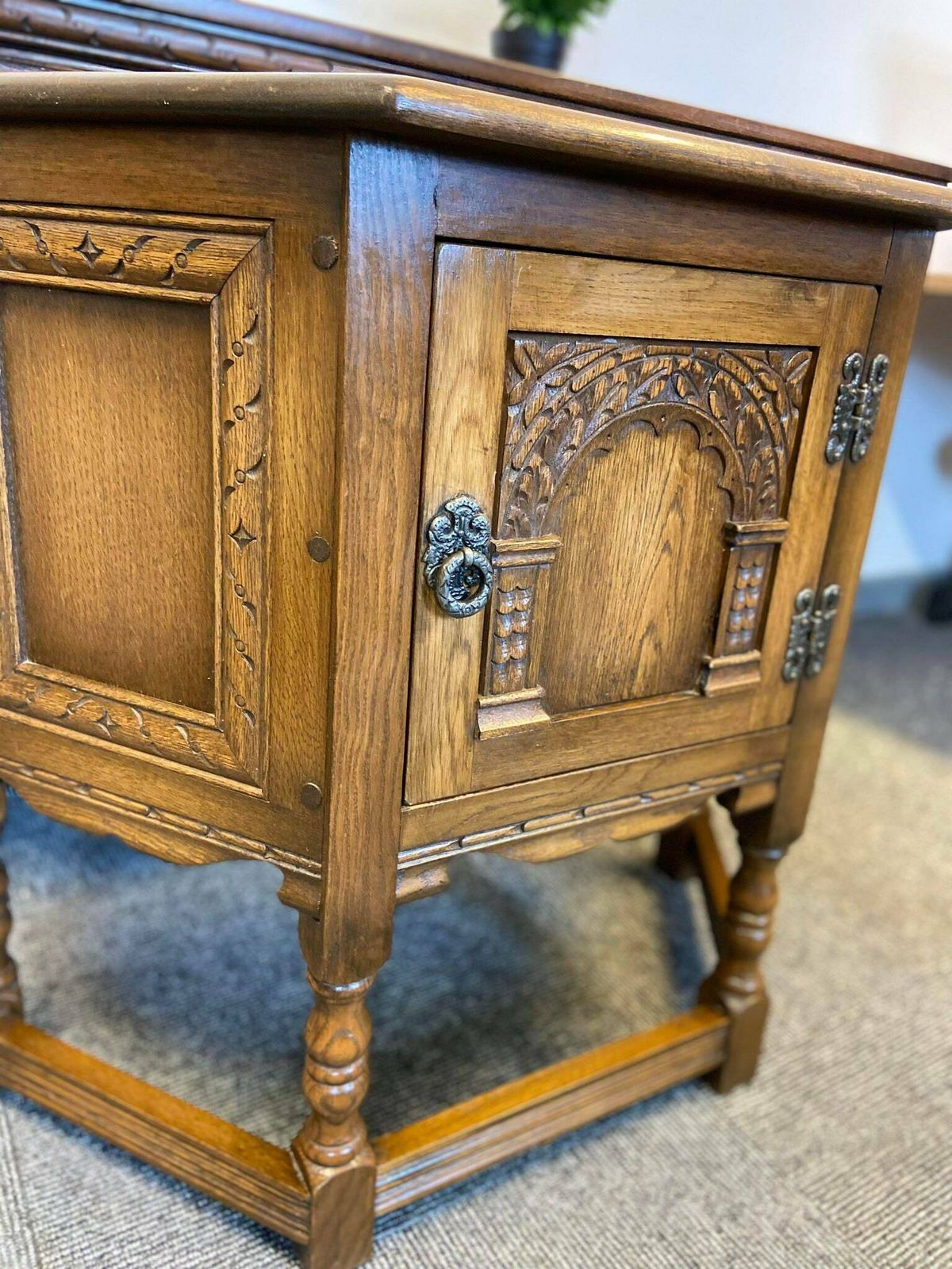 Vintage Old Charm Wood Brothers / Light Oak / Side Cabinet / Carved Oak / C1960s photo vintage