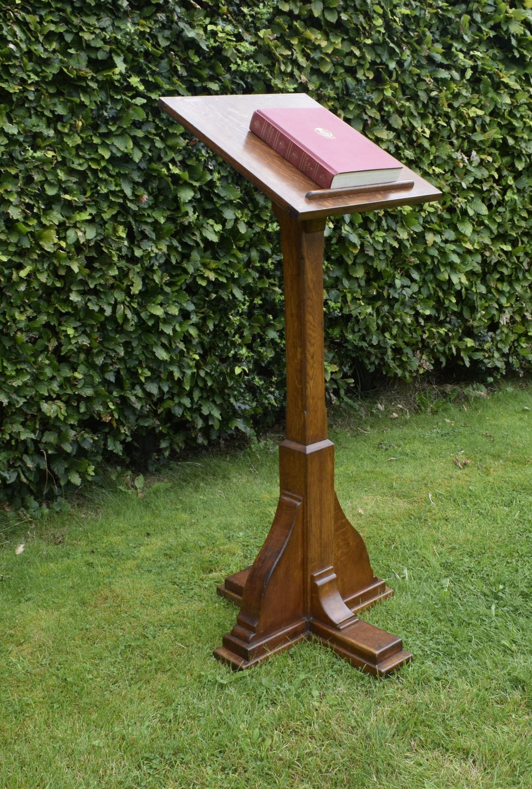 565.0 Early 20th Century Oak Lectern photo