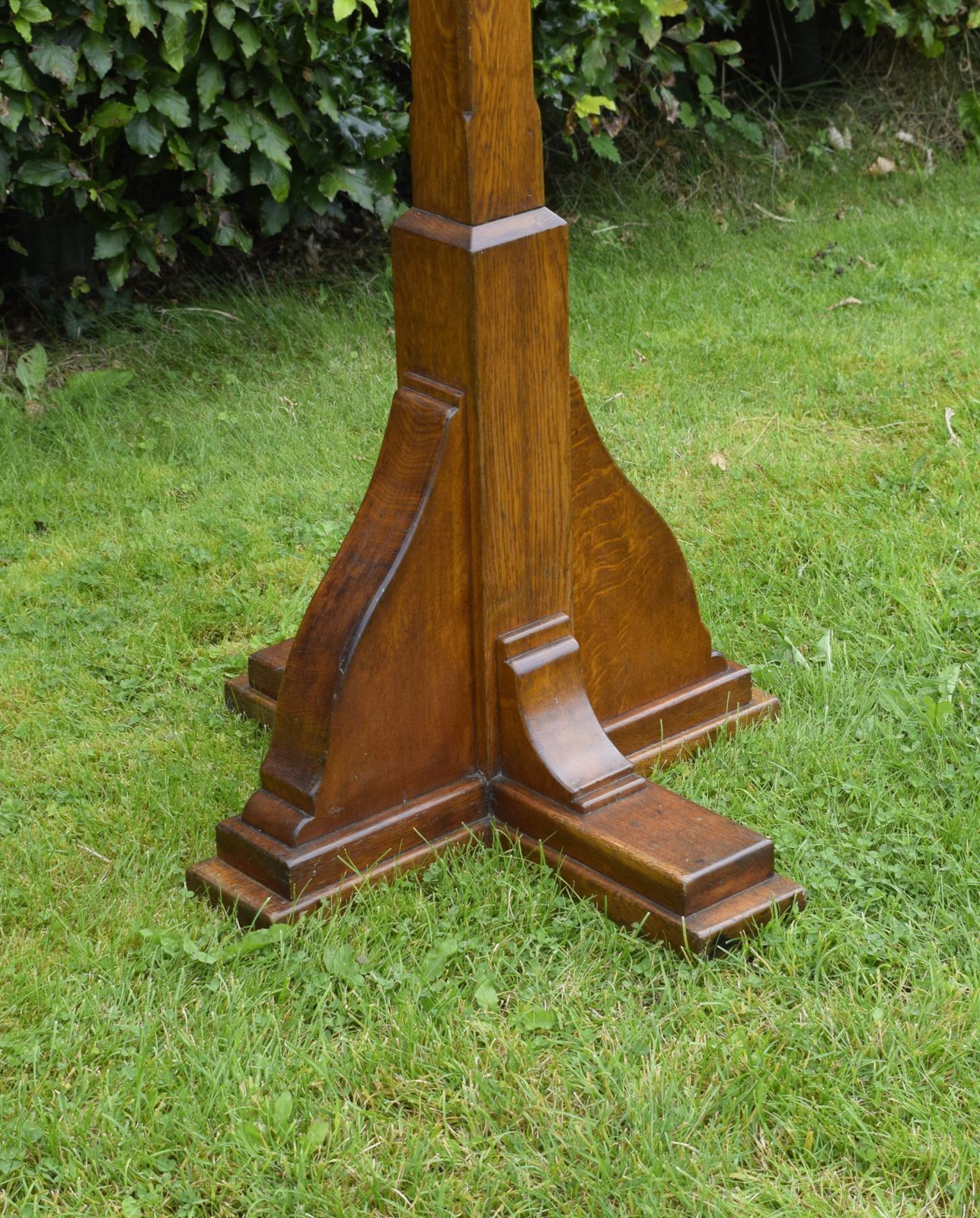 photo vinterior Early 20th Century Oak Lectern