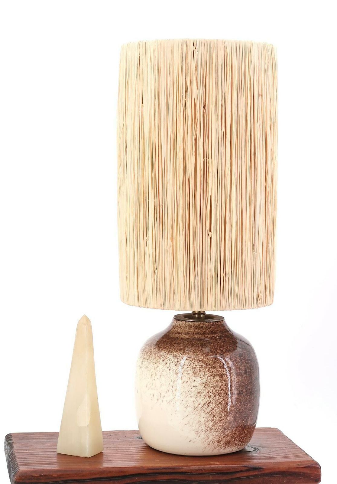 Lampe de table française en céramique marron et blanche, abat-jour en raphia, années 1970 / Vintage, Pastel, Boho Chic, Lighting photo for sale