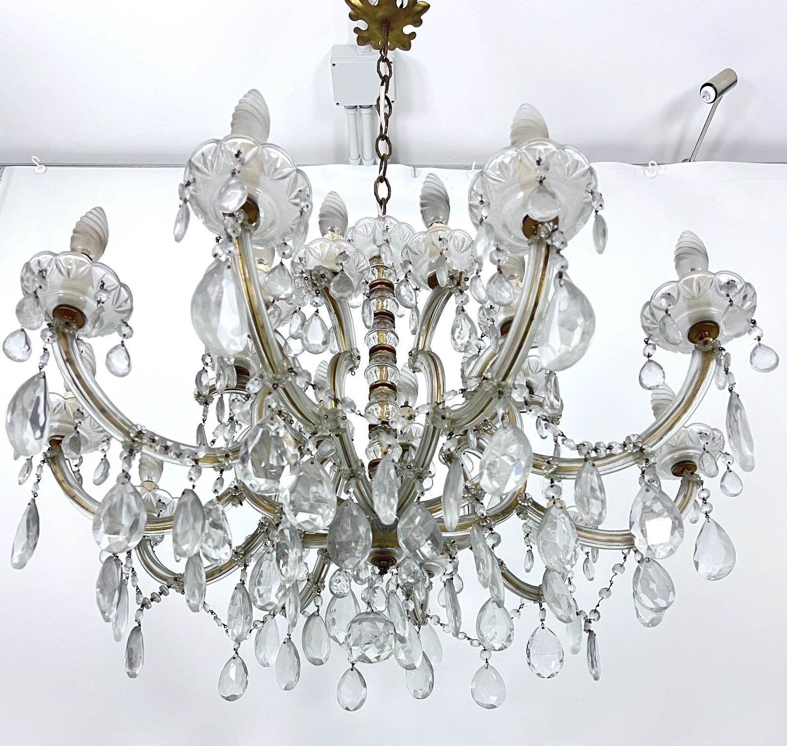 Mid Century Maria Teresa Crystal And Brass Large Chandelier. Italy 1940s photo Lighting