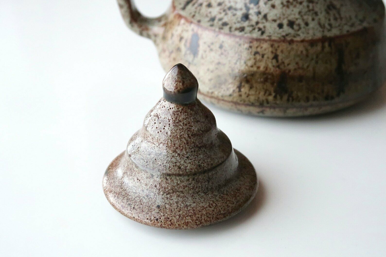 Franse Keramische Theepot Van Alain Bresson, Ca. Jaren 1960 / Wabi Sabi Rustiek Landelijk Boho Chic Folk Cottage Frankrijk photo vinterior