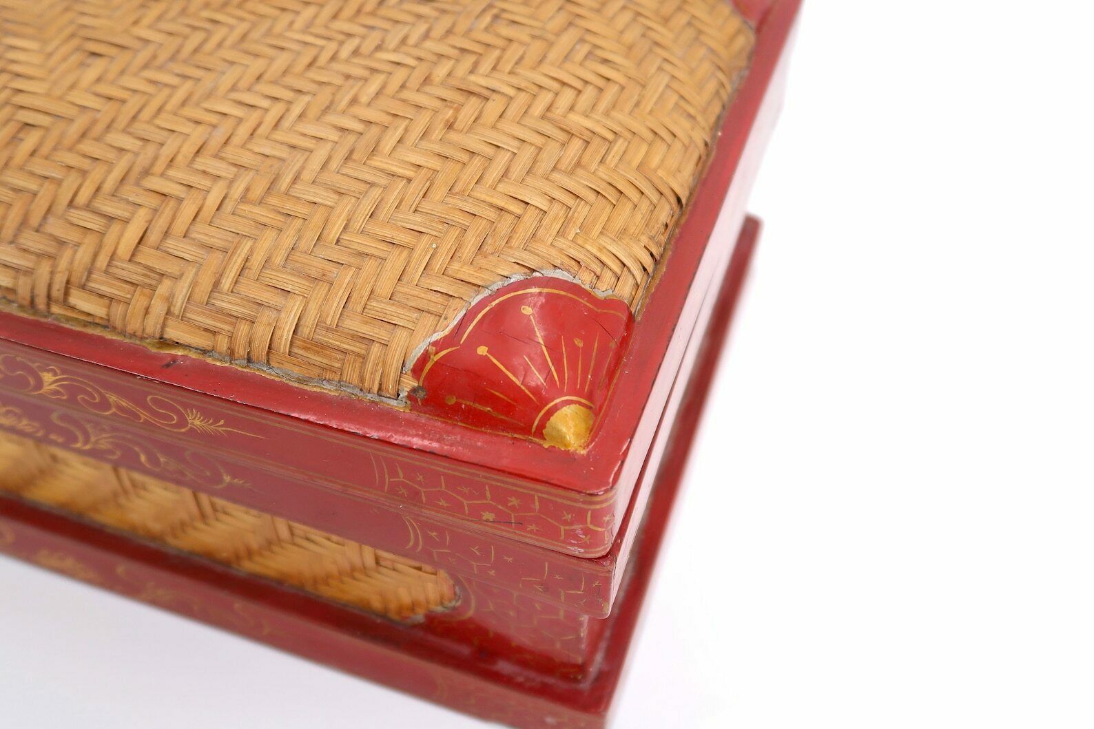 Groot Aziatisch Vlechtwerk En Gelakt Hout Met Decoraties, Jaren 1970 / Rood, Japan, Azië, China, Folk photo 182.0