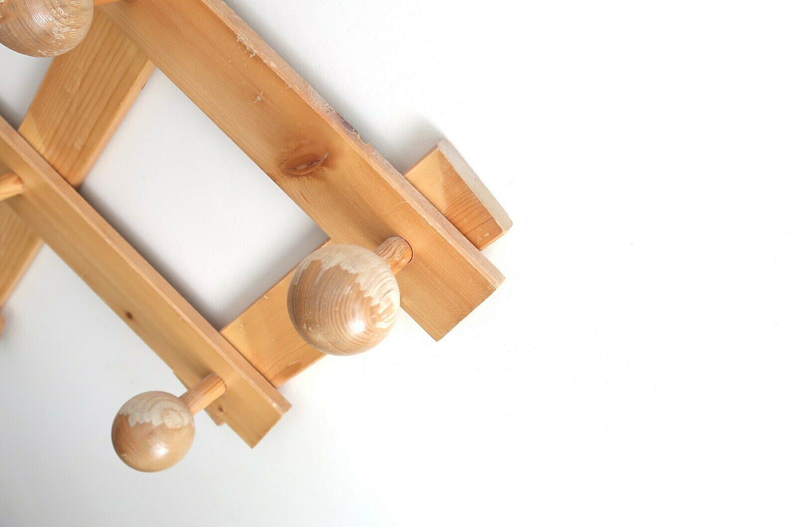 Franse Houten Harmonicakapstok, Jaren 1980 / Licht Hout, Bergmeubelen, Grenenhout photo for sale
