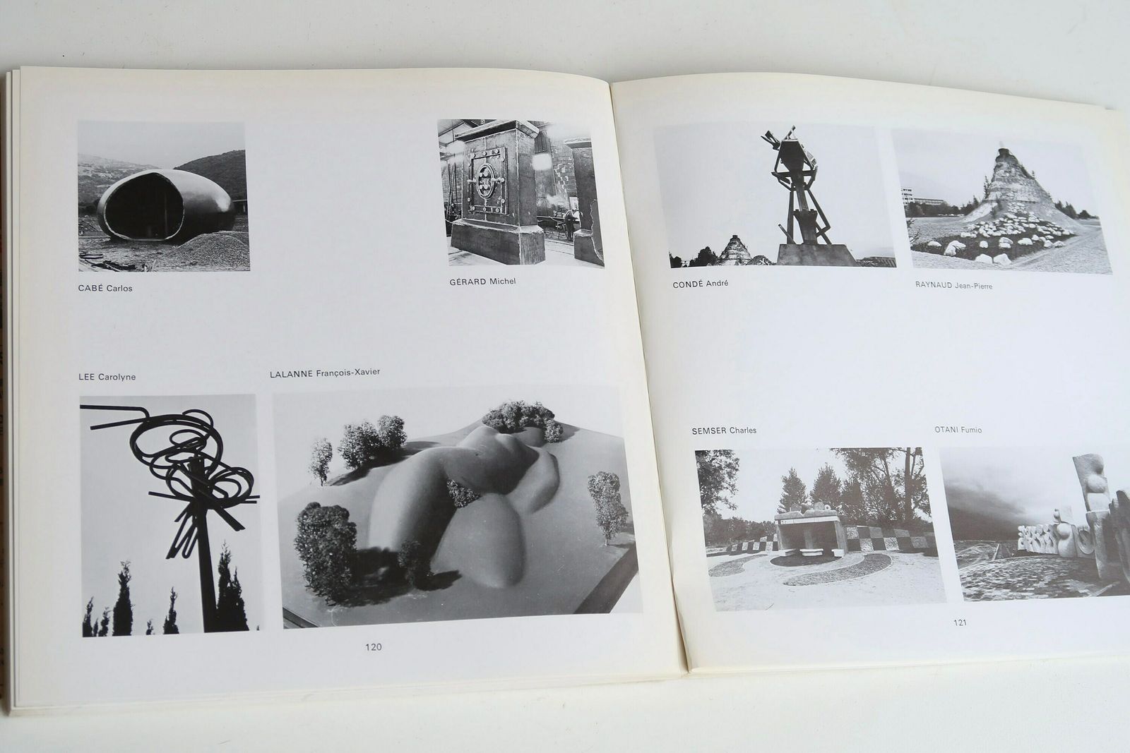 Boek " L'art Et La Ville   Art Dans La Vie ", 1978 / Architectuur, Sculptuur, Alexander Calder, François Xavier Lalanne, Victor Vasarely photo for sale