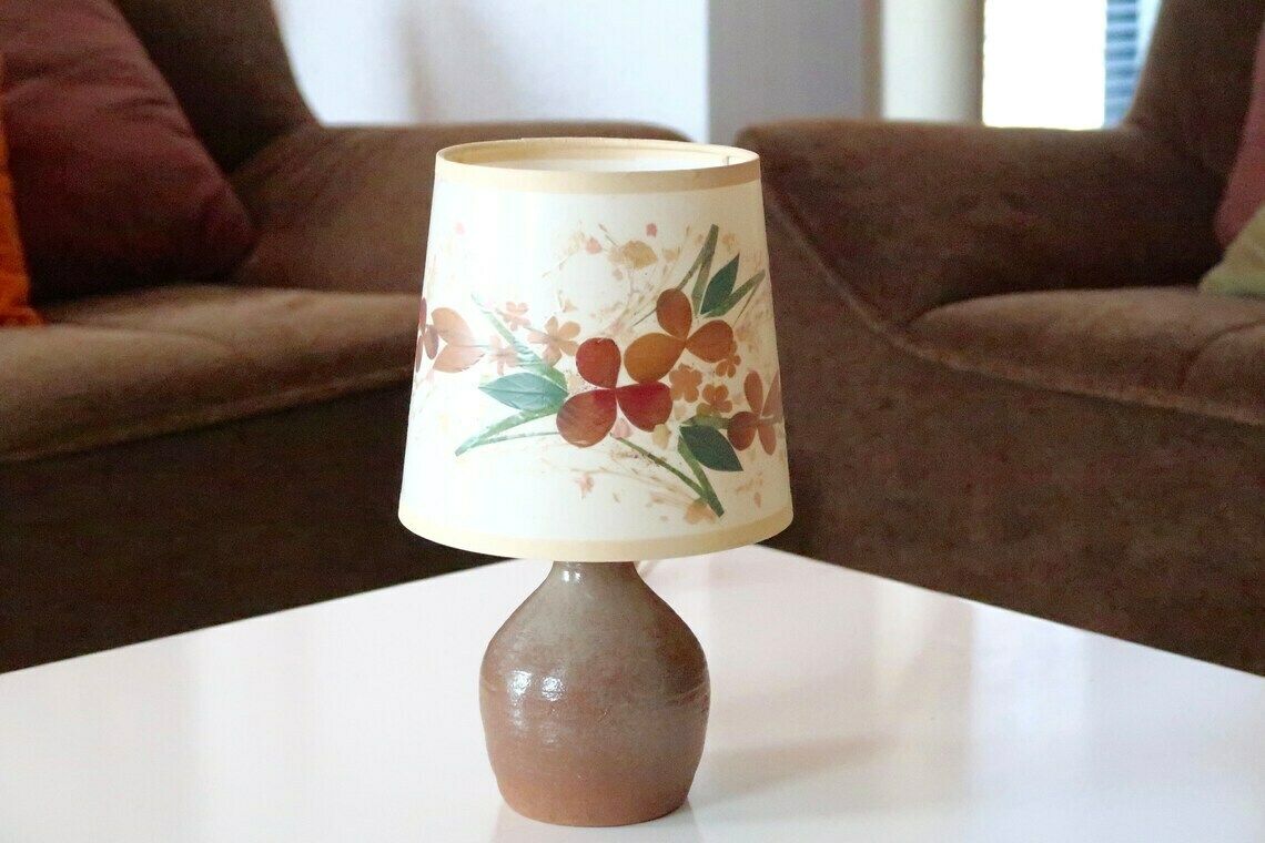 Franse Keramieken Tafellamp, Herbarium Lampenkap, Jaren 1960 / Vintage, Boho Chic, Folk, Bohemian, Country, Rustic, Foral photo furniture