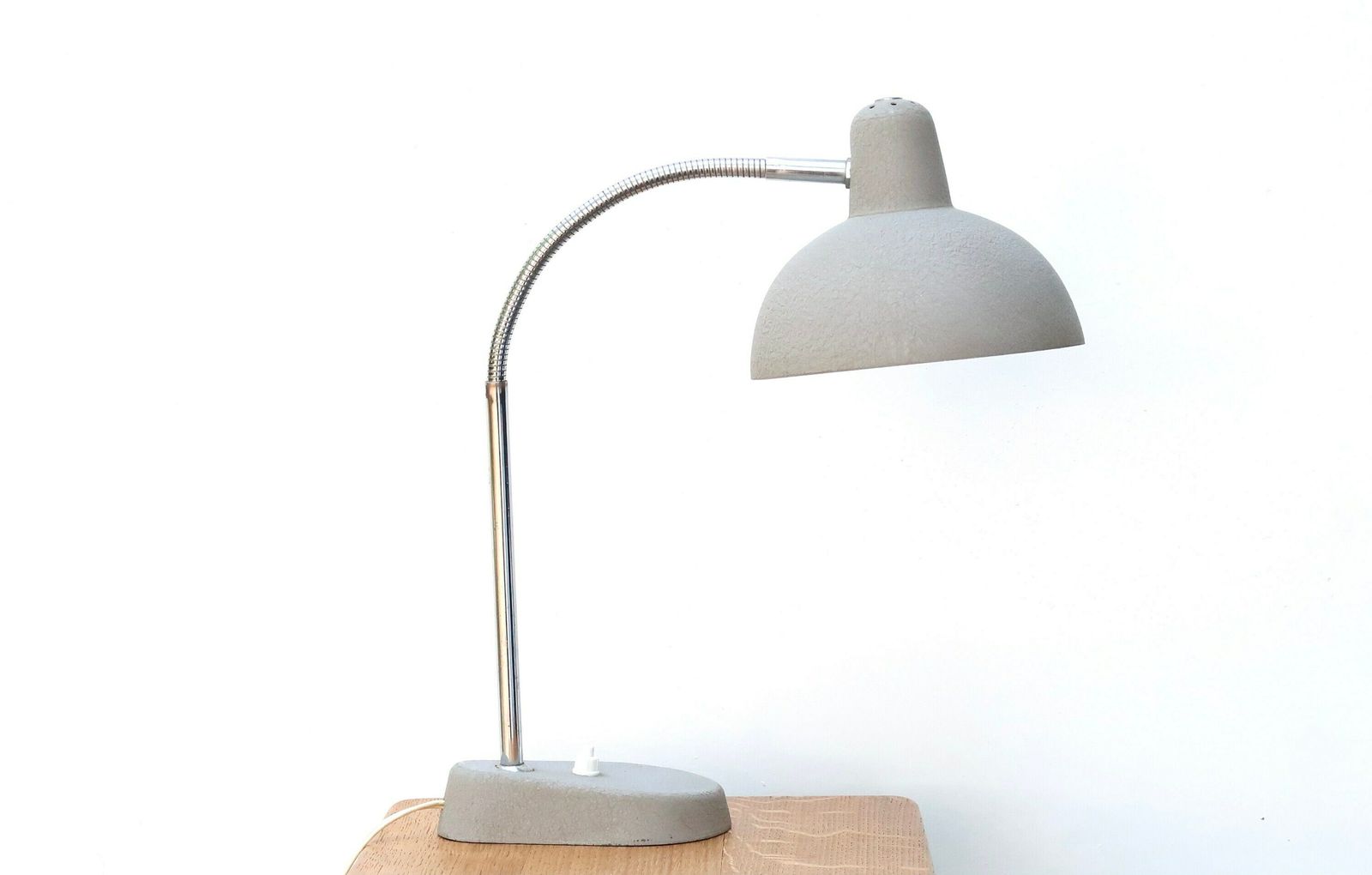 Franse Gelede Grijze Bureaulamp, Ca. Jaren 1950 / Vintage, Mid Century Modern photo furniture
