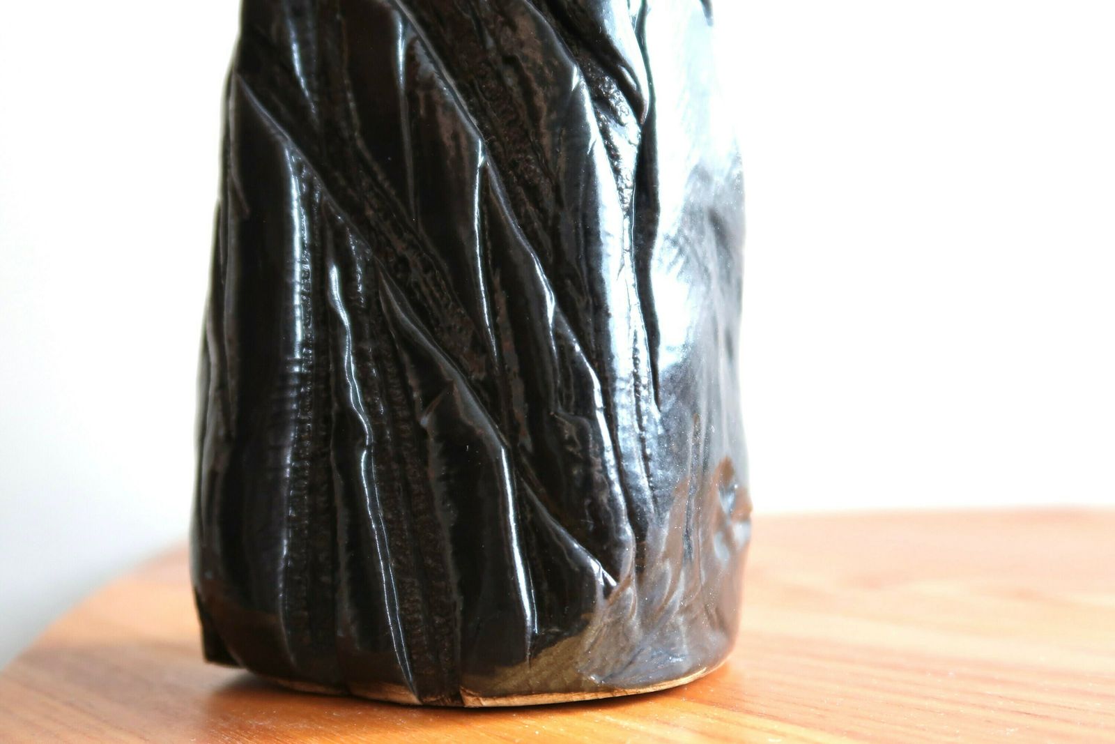 Minimalistische Zwarte Keramische Sculptuur "Cliff", Jaren 1970 / Kiezelsteen, Abstract, Kunst, Presse Papier photo Woonaccessoires