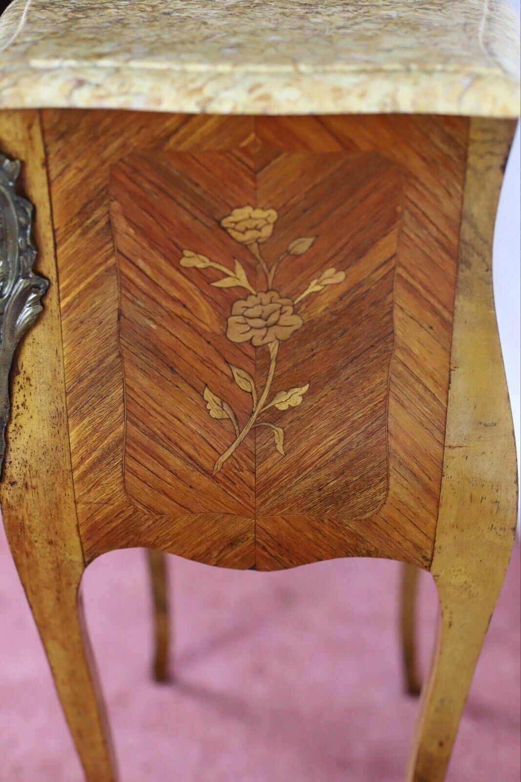 photo vintage Antique Louis XV French Marquetry Marble Nightstands
