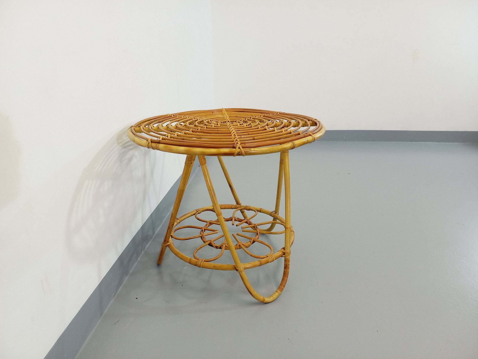 Ronde Rotan Salontafel, jaren 1960 photo furniture