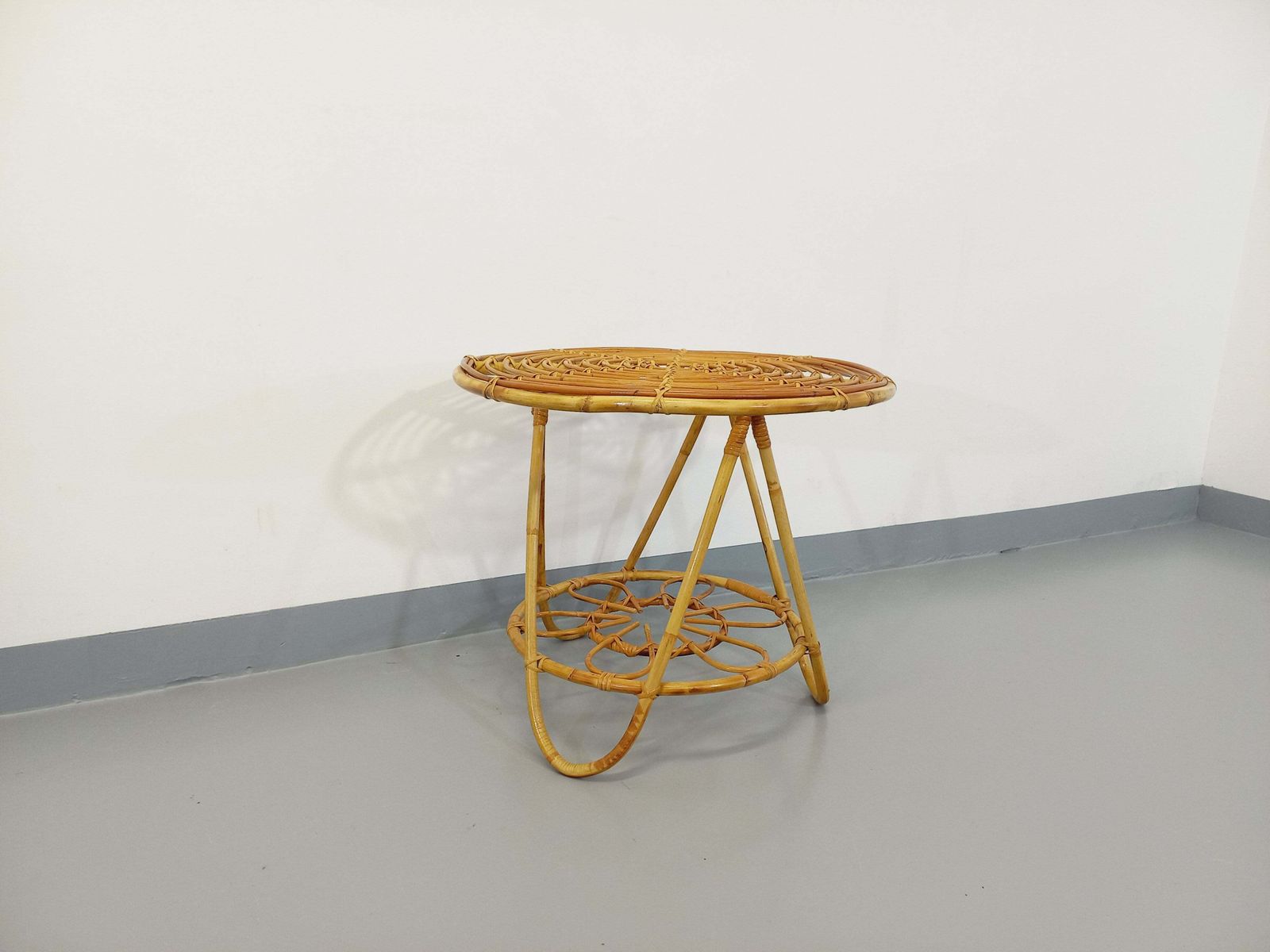 Ronde Rotan Salontafel, jaren 1960 photo for sale