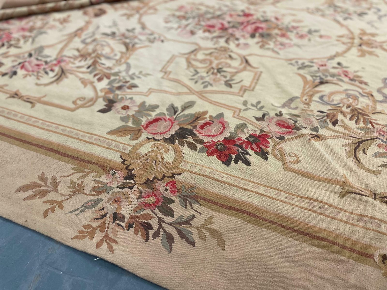 Traditional Aubusson Rug Cream Handwoven Carpet Wool Needlepoint Livingroom Rug photo Textiles