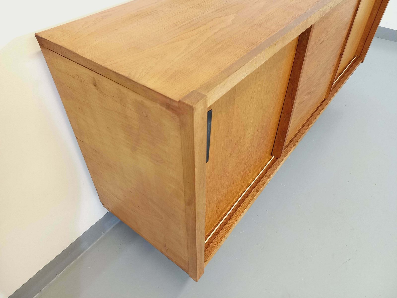 photo furniture Buffet en chêne, années 1960, moderniste