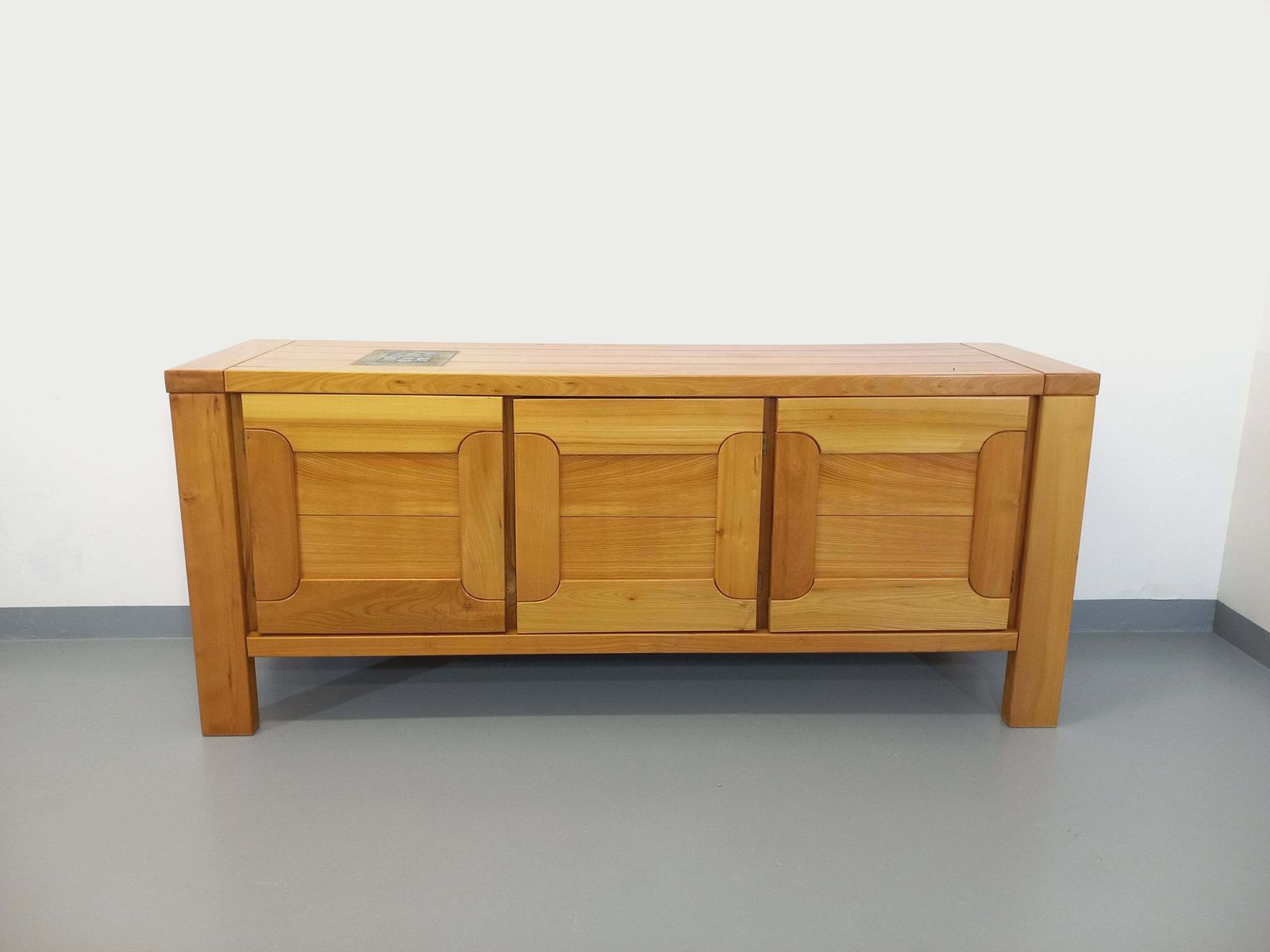 Buffet Maison Regain en orme, années 1970
