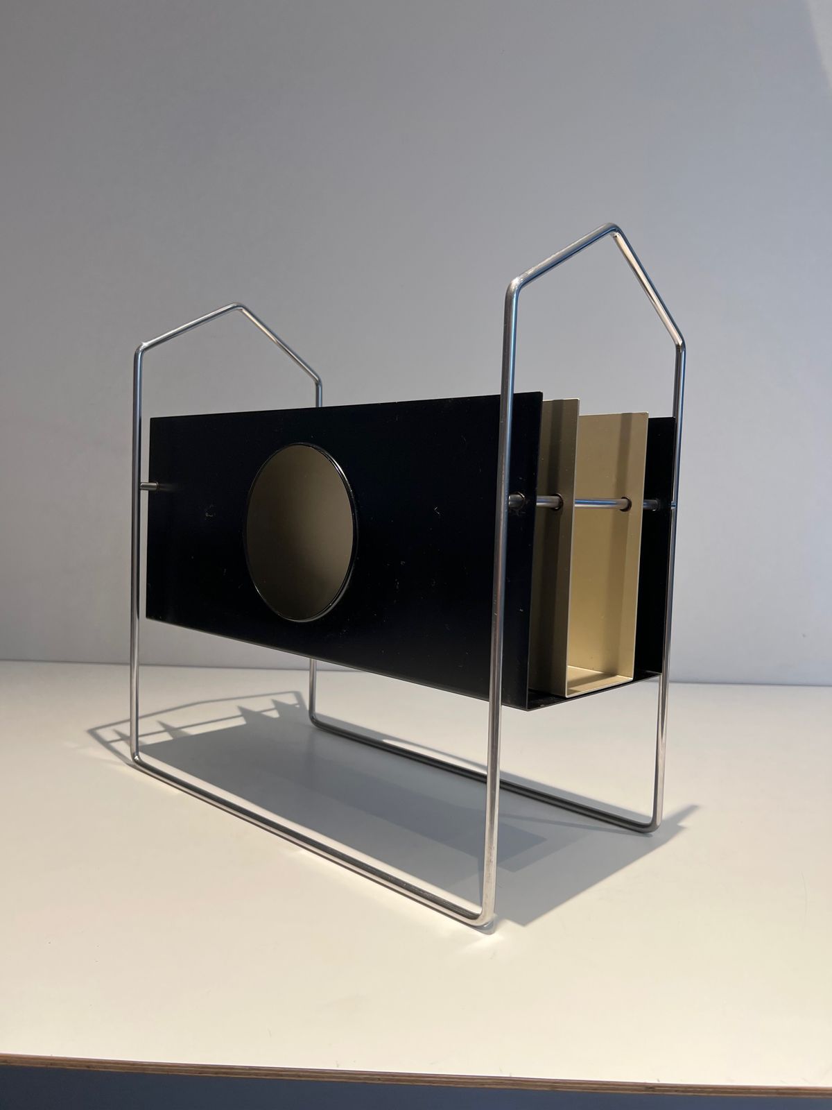 photo buy Chrome Design Magazine Rack In Black And White Lacquered Metal