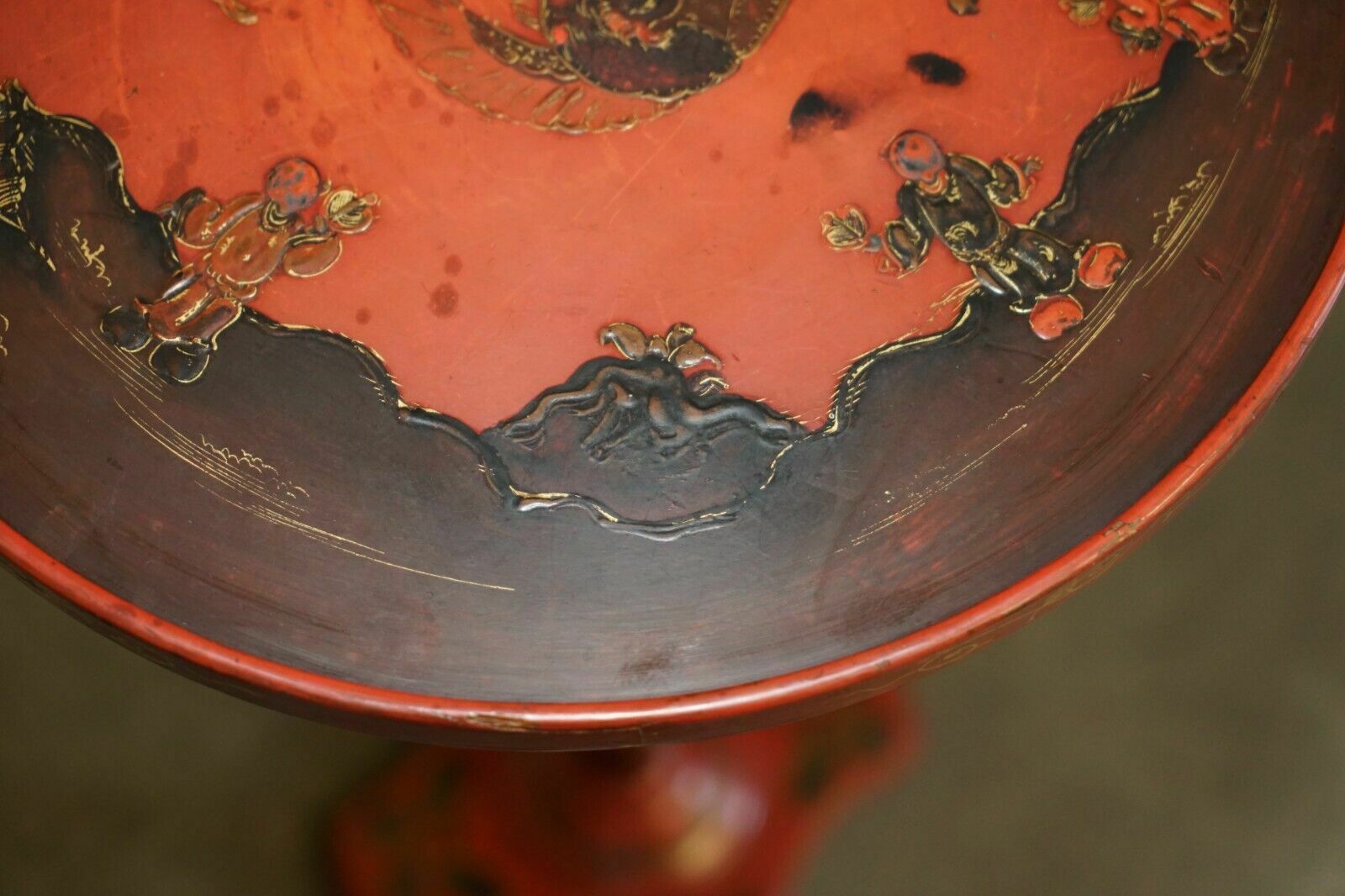photo vintage Lovely Antique Chinese Chinoiserie Lacquered & Hand Painted Side Lamp Wine Table