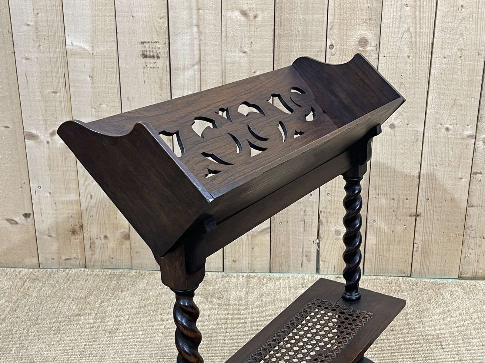 Early 20th Century English Oak Music Stand photo vinterior