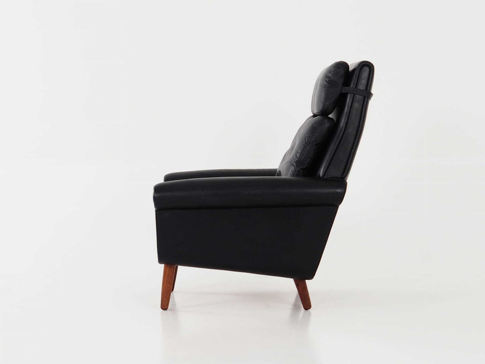 Zwarte leren fauteuil, Deens design, jaren 1970, productie: Denemarken photo Meubels