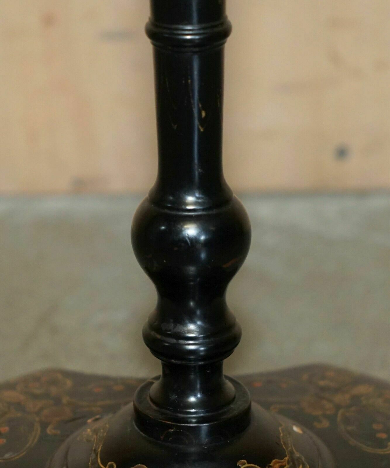 photo furniture Antique Chinese Chinoiserie Lacquered & Hand Painted Side End Lamp Wine Table