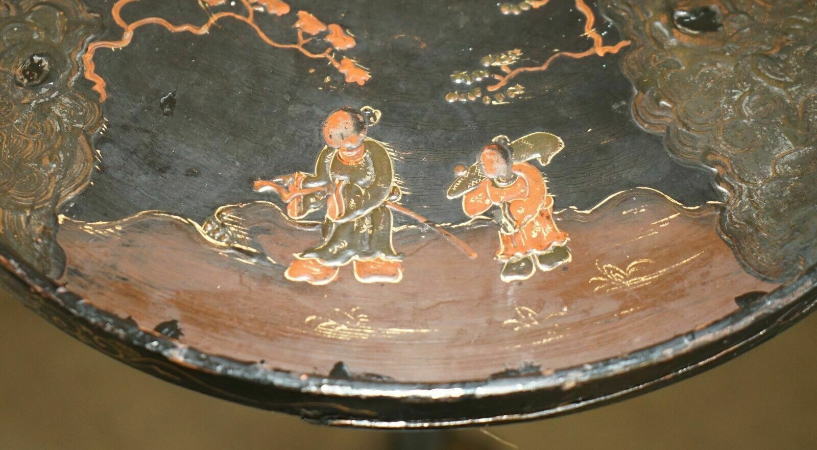 photo vintage Antique Chinese Chinoiserie Lacquered & Hand Painted Side End Lamp Wine Table