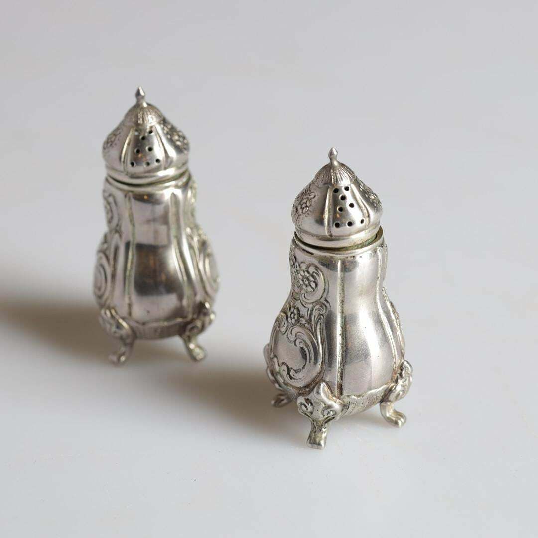 Antique Silver Salt Shaker Rococo Style, Pair Of Decorative Pepper Shaker Sale photo for sale