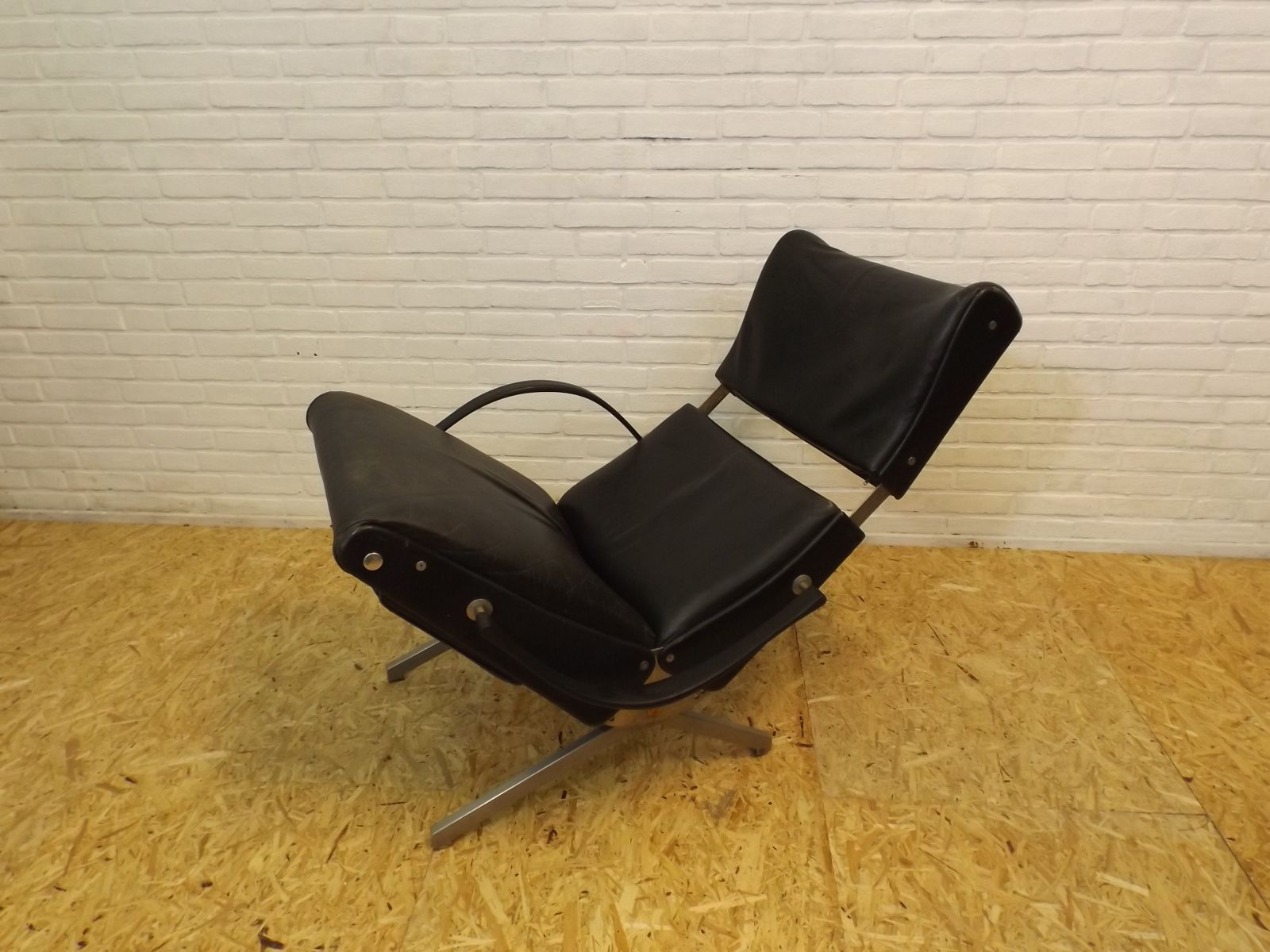 Tecno P40 Lounge Chair, By Osvaldo Borsani