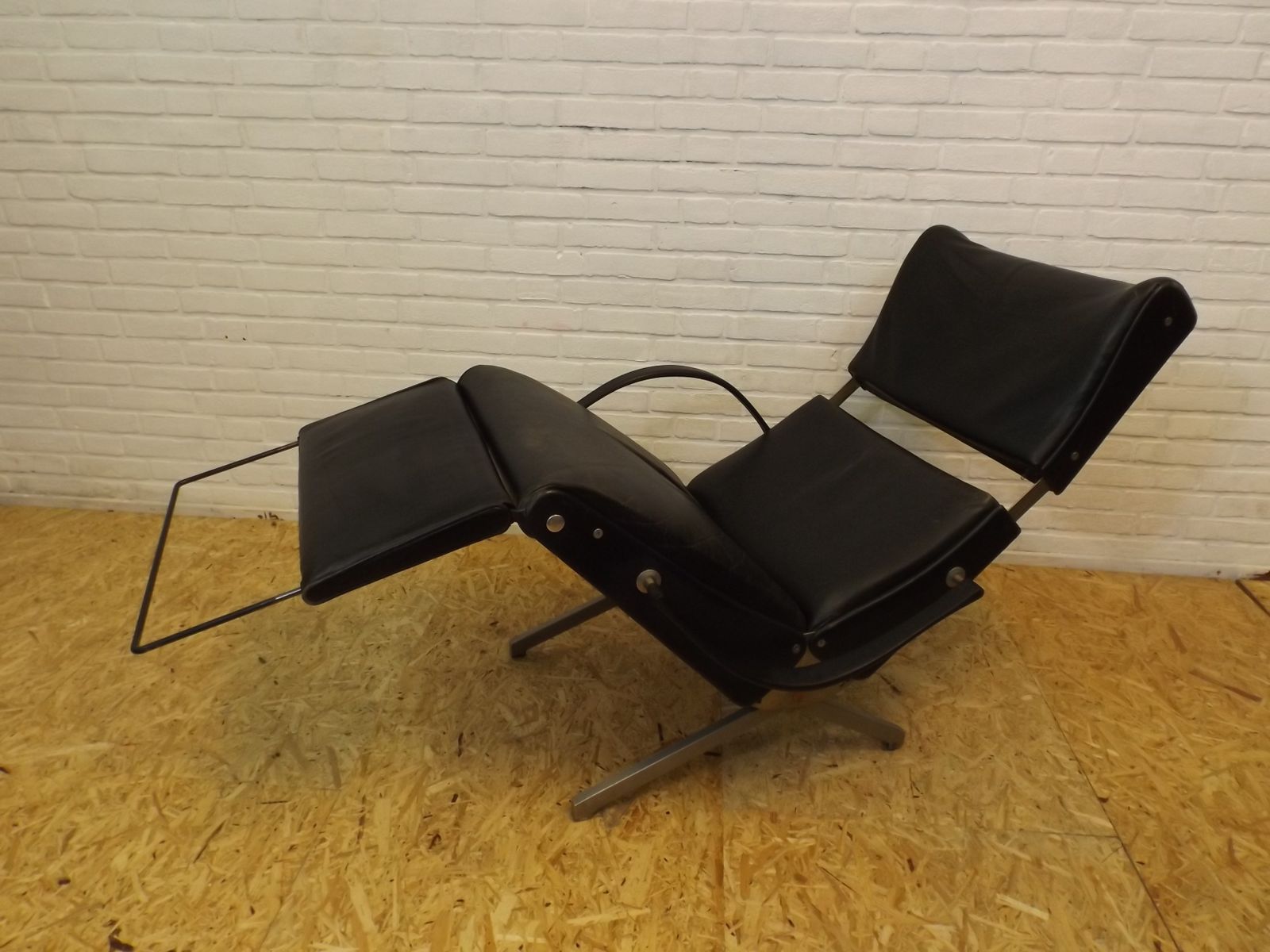 Tecno P40 Lounge Chair, By Osvaldo Borsani photo furniture