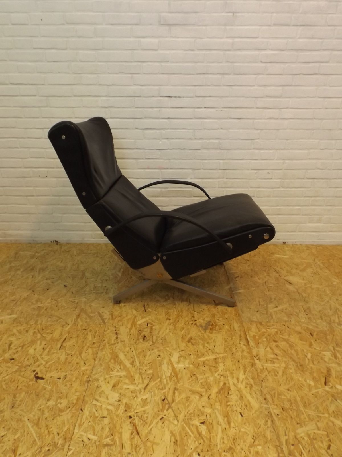 Tecno P40 Lounge Chair, By Osvaldo Borsani photo 4995.0