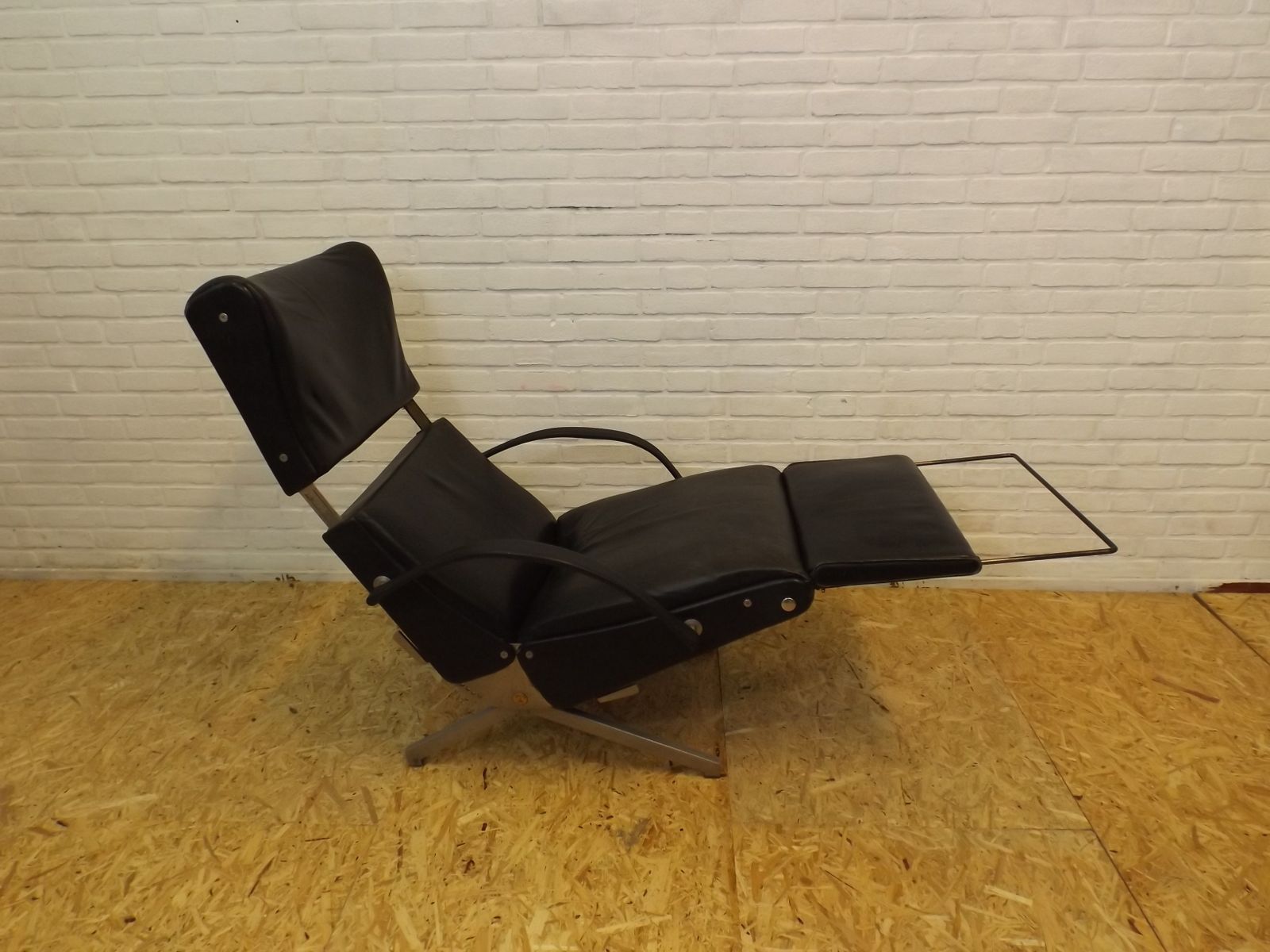 Tecno P40 Lounge Chair, By Osvaldo Borsani photo vinterior