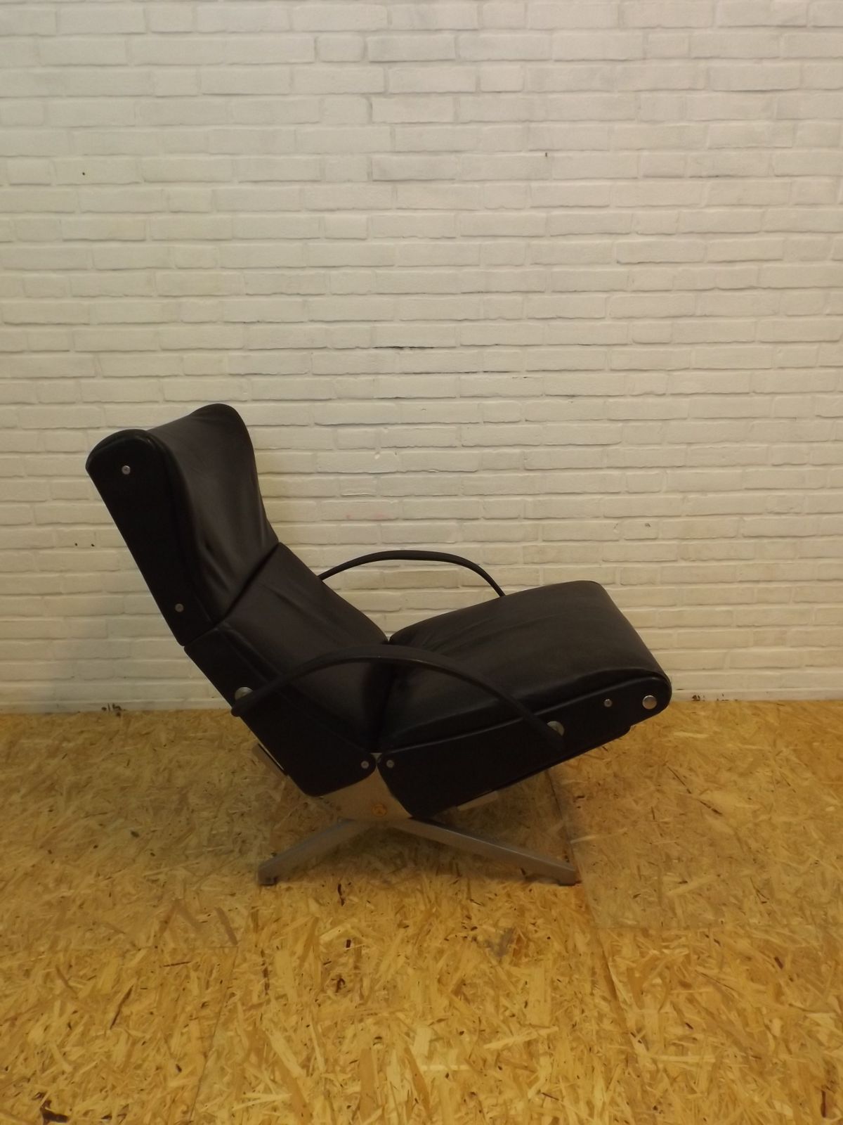 Tecno P40 Lounge Chair, By Osvaldo Borsani photo buy