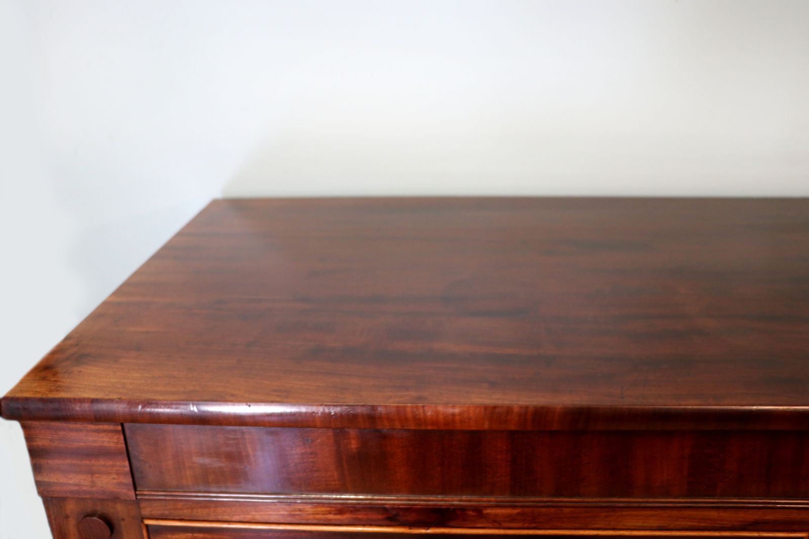 A Lovely 19th Century Flame Mahogany Chest Of Drawers. photo buy