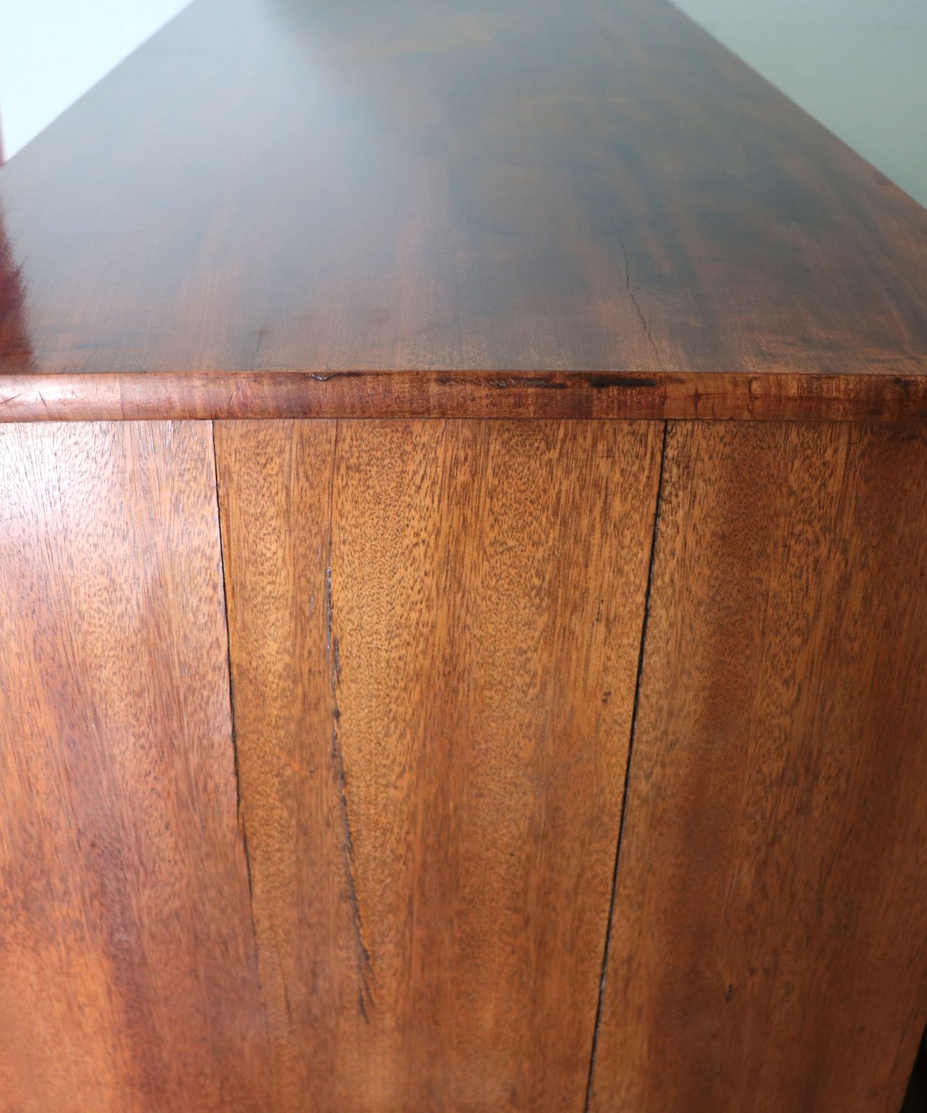 995.0 A Lovely 19th Century Flame Mahogany Chest Of Drawers. photo