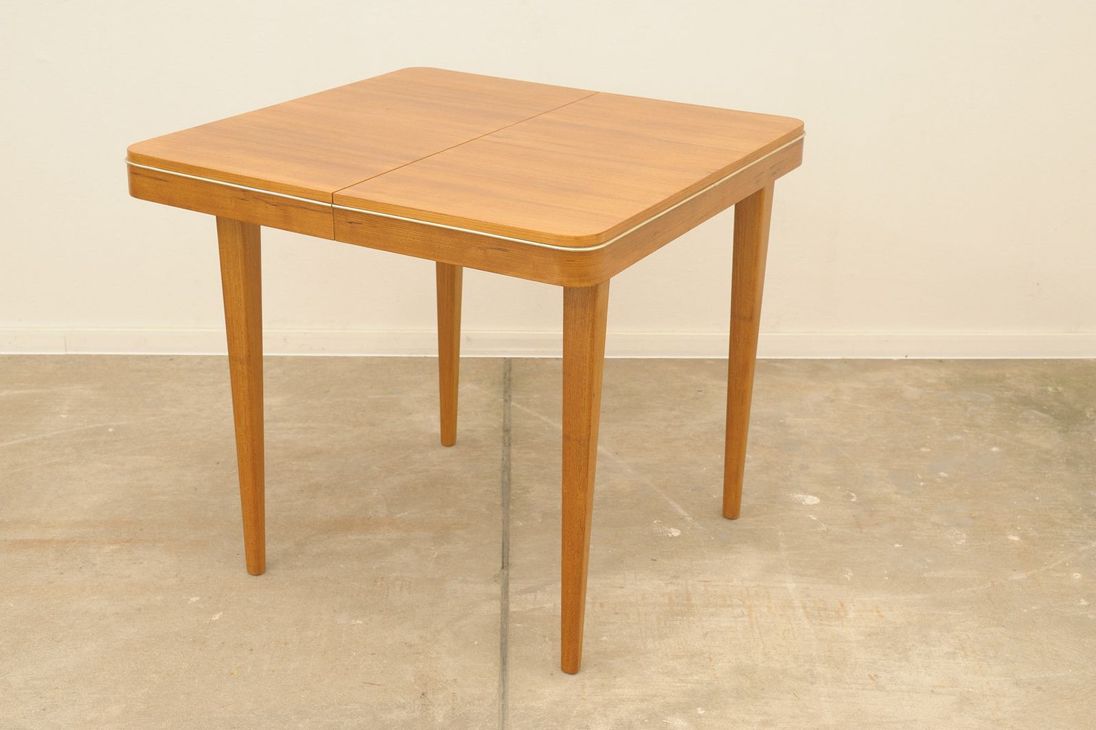 photo furniture Volledig Opgeknapt Inklapbare Eettafel Van Jitona, Ca. Jaren 1960, Tsjecho Slowakije
