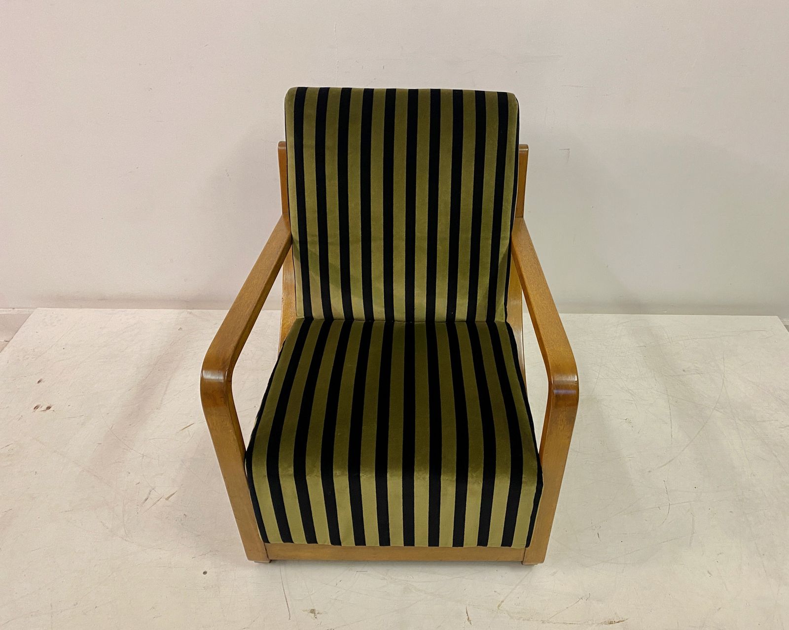 photo vinterior 1930s Dutch Armchair In Striped Velvet