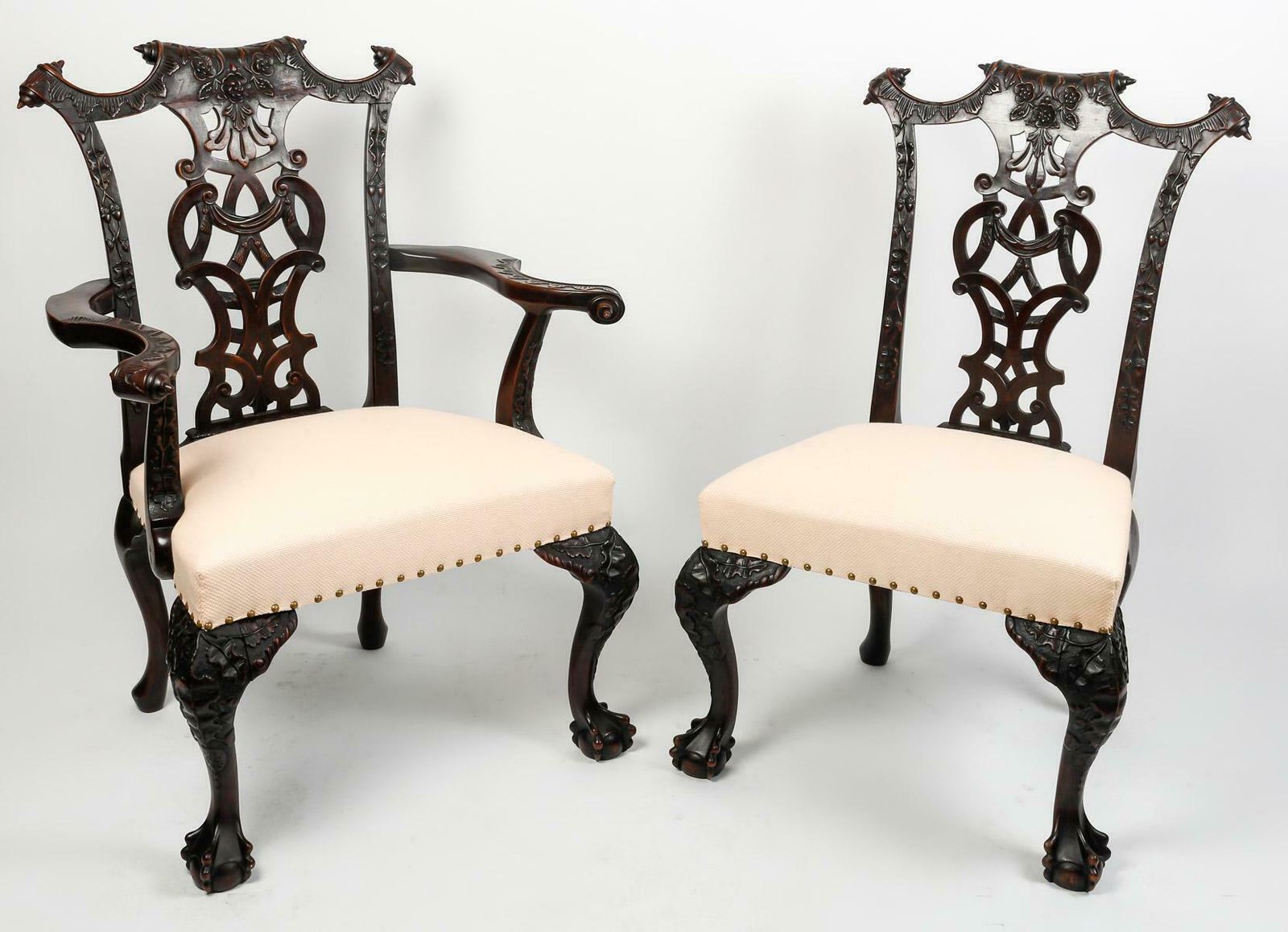 photo furniture Suite Of 3 Chairs And An Armchair In The Chippendale Style, 19th Century.