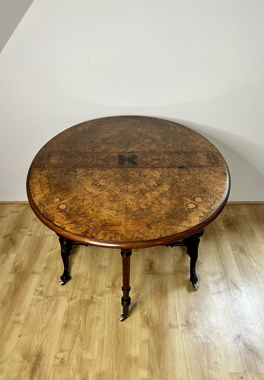 photo furniture Fantastic Quality Victorian Burr Walnut Inlaid Sutherland Table