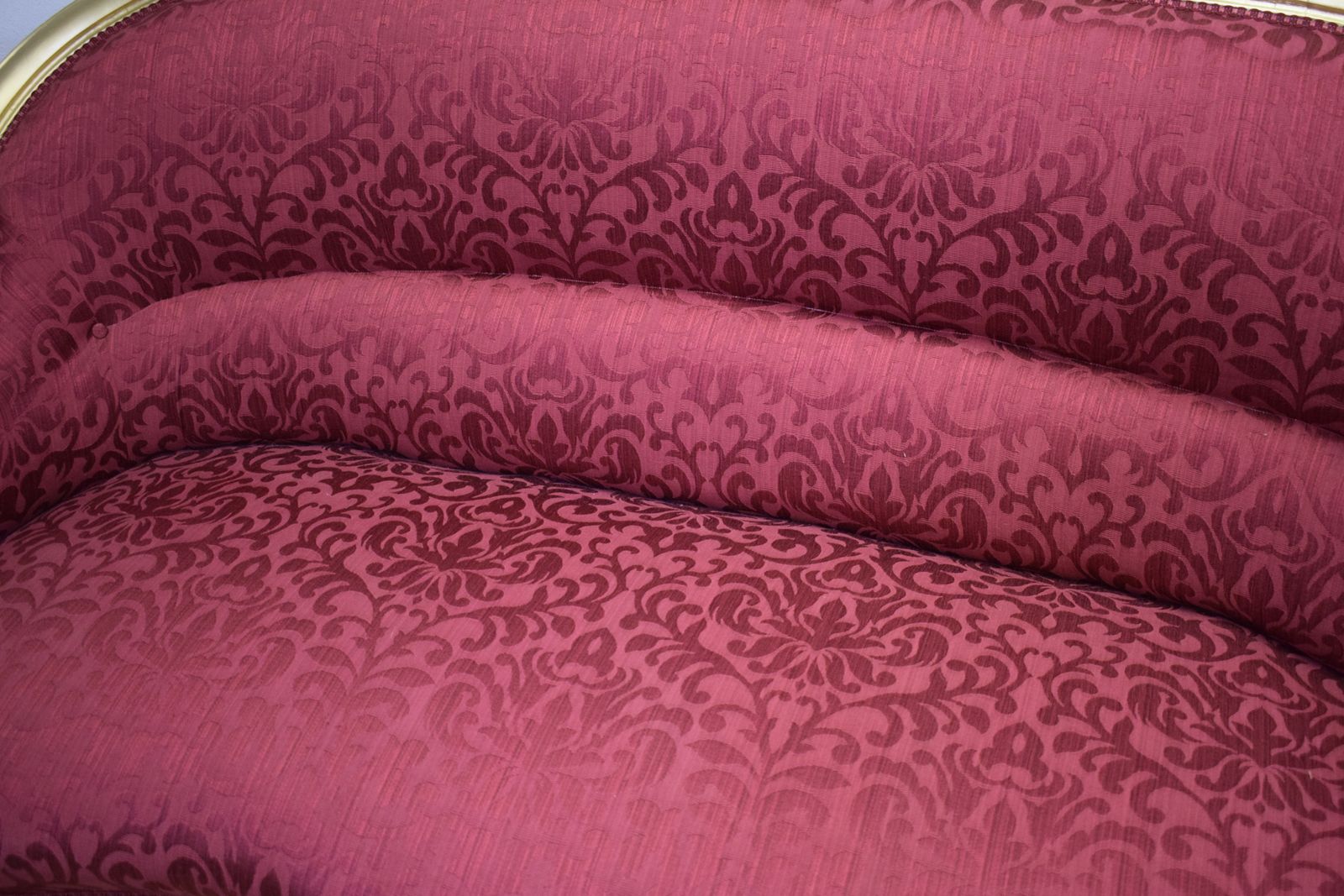 photo vintage Antique French Gold Painted Sofa