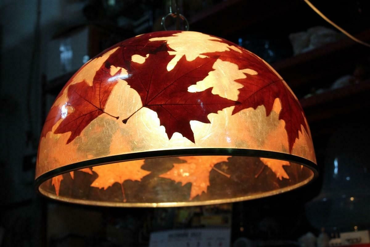 photo vintage Italian Dome Chandelier In Resin With Plane Leaves Design 1970 Brass